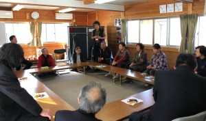 At Support Center Gangoya (Shinchi Town, Soma County, Fukushima), facilitated by Mr. Susumu Matsumoto, a staffer of our Project, some temporary housing residents described to the bishops the hardships they were still experiencing. 
