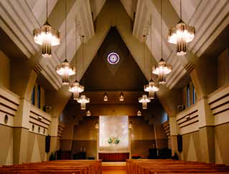 聖職按手式が執行される神田キリスト教会聖堂内の写真
